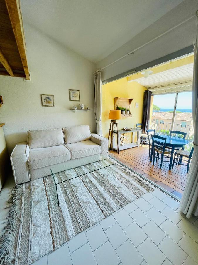 Bel Appartement Avec Mezzanine, Vue Mer Et Piscine Коголин Экстерьер фото